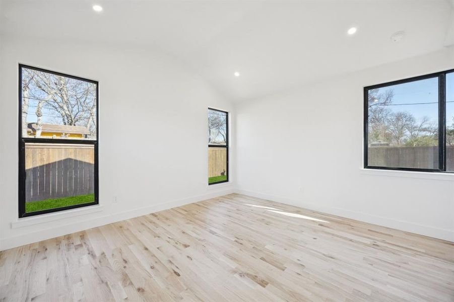 Spacious, unfurnished interior of a new home in , Dallas (Image 18).