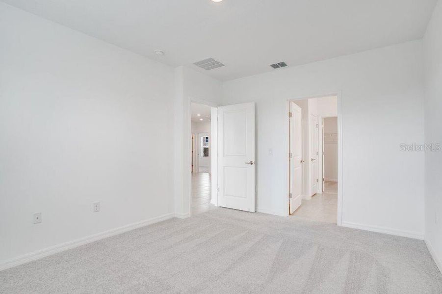 Spacious, unfurnished interior of a new home in Scenic Terrace, Lake Hamilton (Image 25).