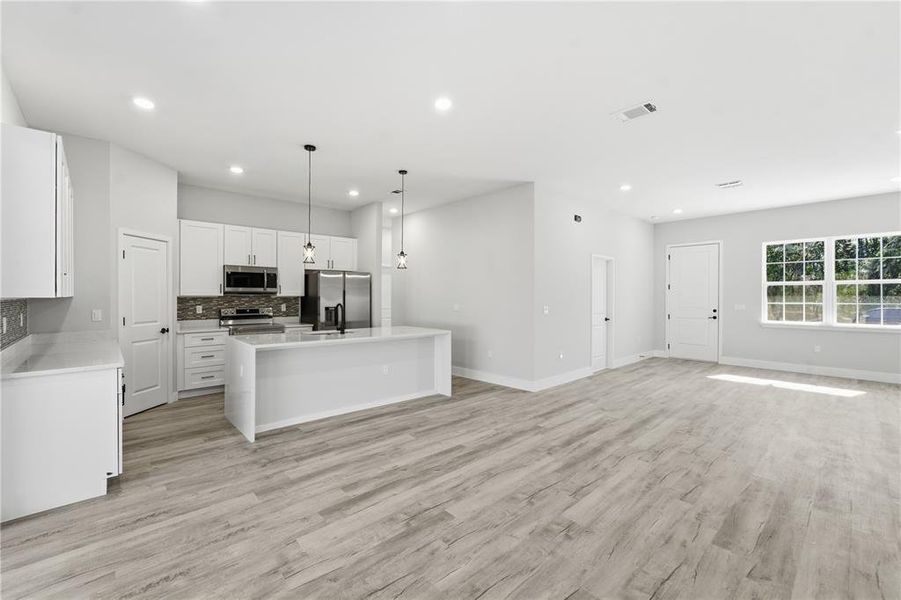 Spacious, unfurnished interior of a new home in , Ocala (Image 17).