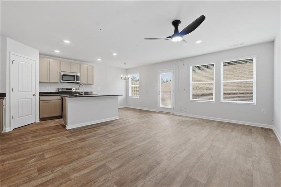 Spacious, unfurnished interior of a new home in Moss Creek, Hogansville (Image 28).