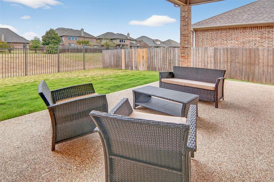 Exterior details and patio area of a home in , Burleson (Image 3).