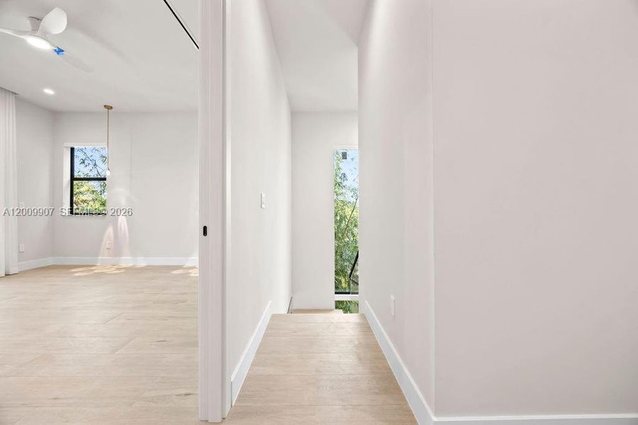 Spacious, unfurnished interior of a new home in , Fort Lauderdale (Image 40).