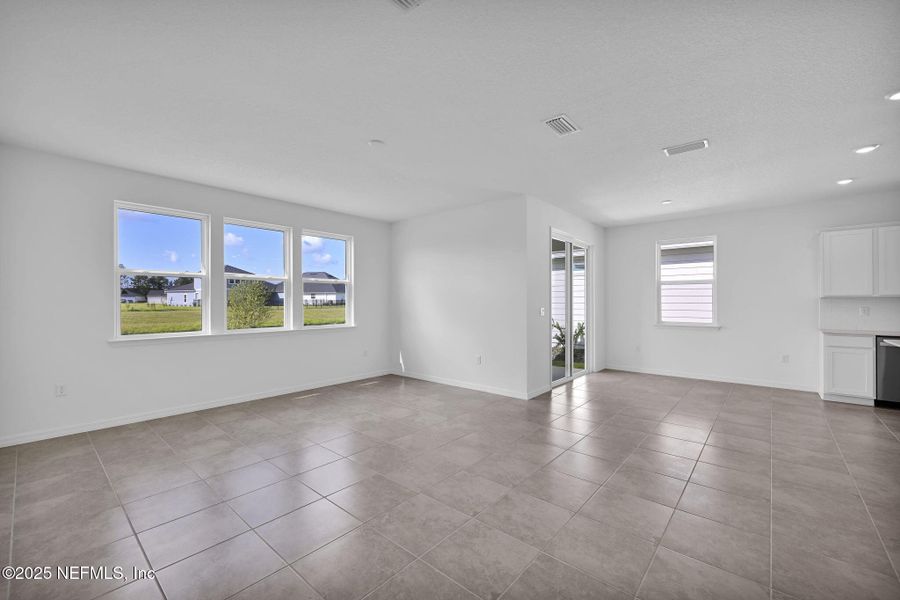 Spacious, unfurnished interior of a new home in Hyland Trail, Green Cove Springs (Image 25). Spacious, unfurnished interior of a new home in Hyland Trail, Green Cove Springs (Image 25).