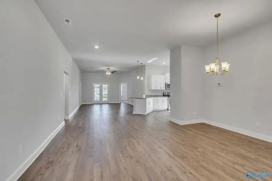 Spacious, unfurnished interior of a new home in Winding Oaks, Weeki Wachee (Image 11).