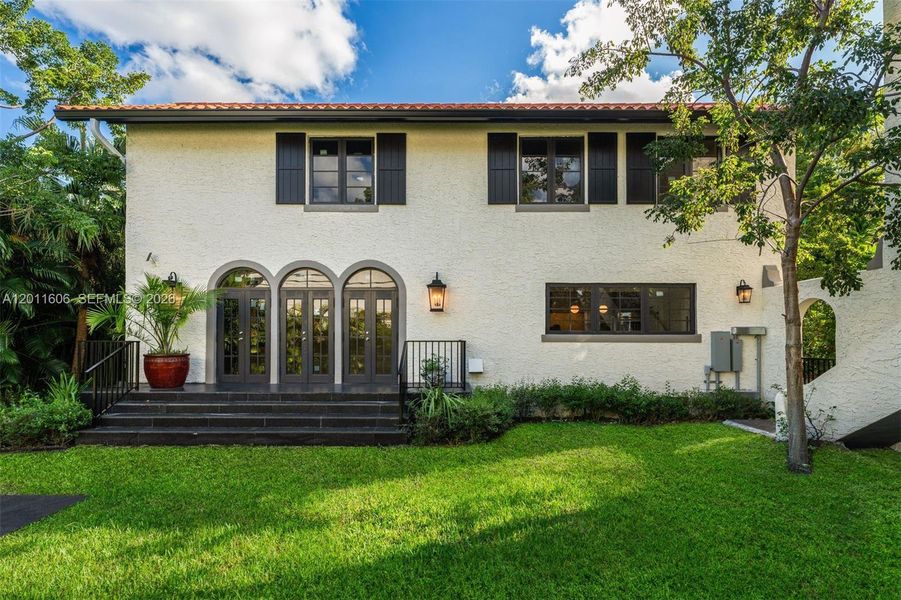 Exterior details and patio area of a home in , Miami (Image 27).
