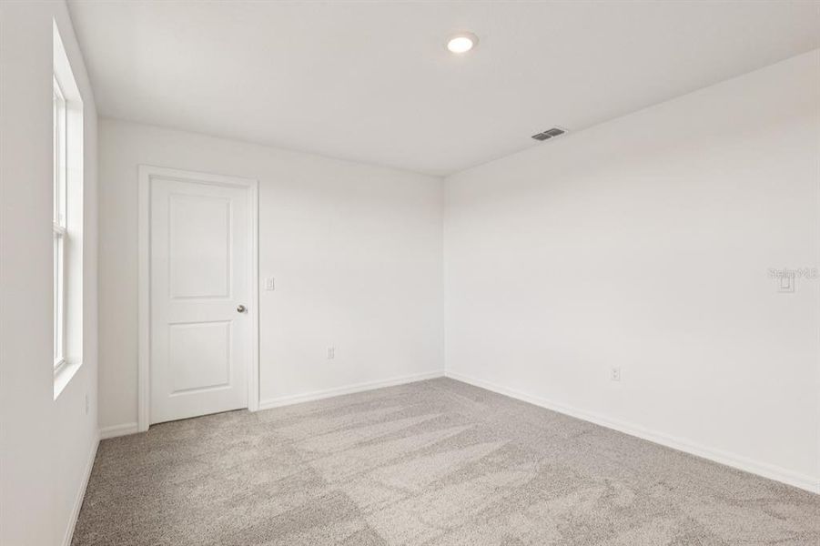 Spacious, unfurnished interior of a new home in Trailside, Mount Dora (Image 31).