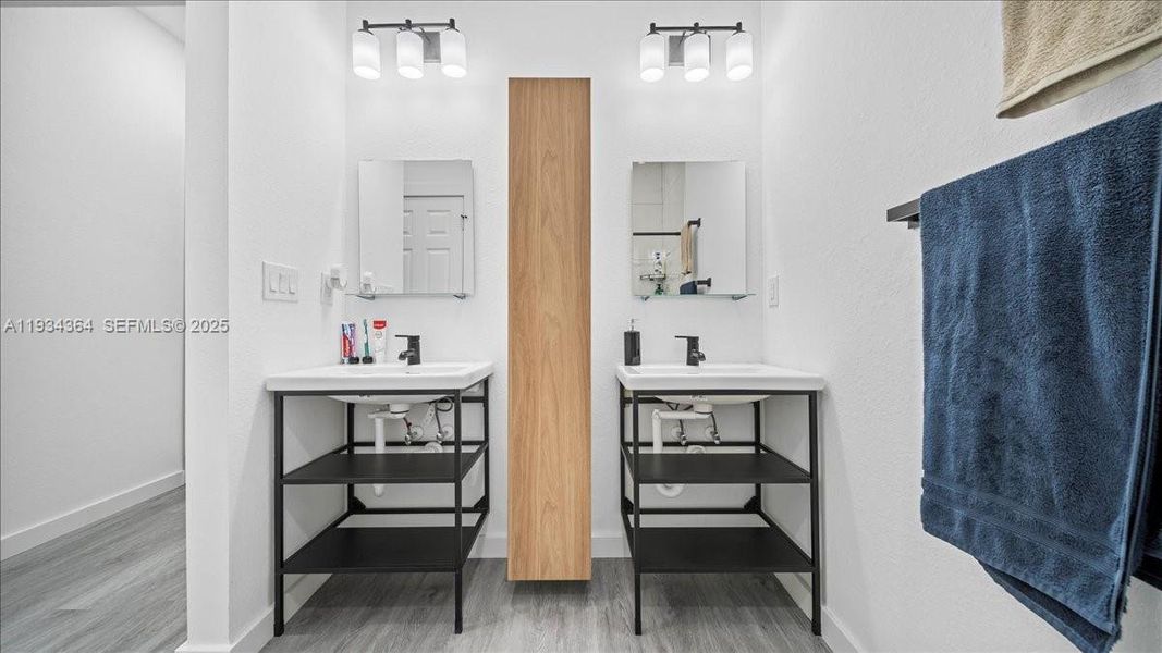 Furnished interior view inside a new home in , Cape Coral (Image 25).