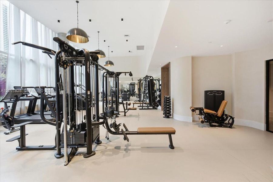 Community amenities in , Miami (Image 32).
