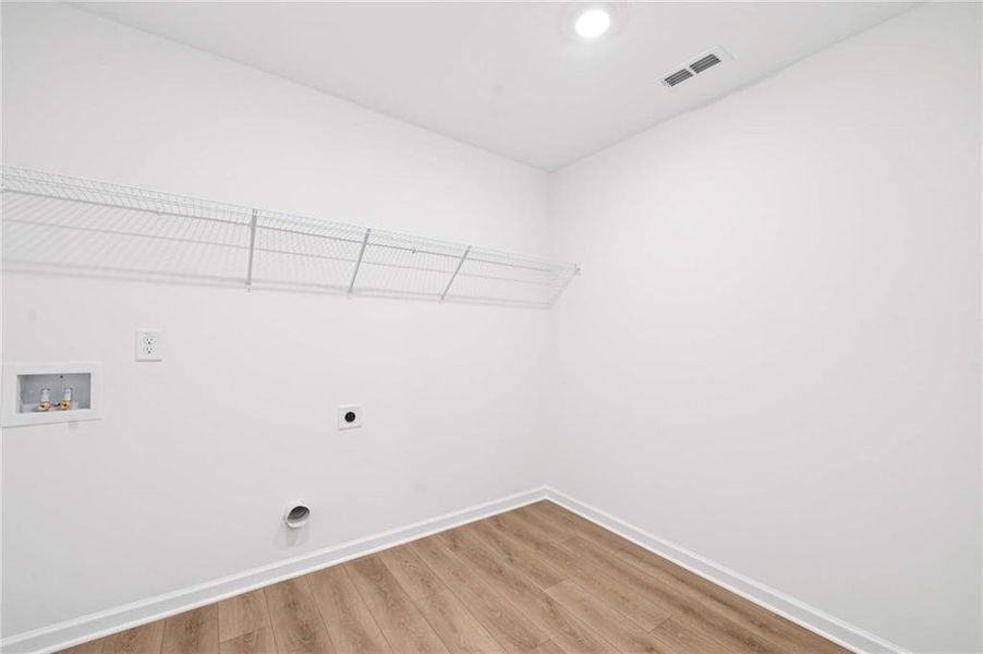 Spacious, unfurnished interior of a new home in Eastlyn Crossing, Flowery Branch (Image 22).