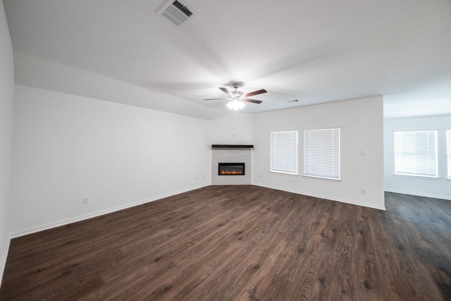 Spacious, unfurnished interior of a new home in The Villages of Hurricane Creek, Anna (Image 21).