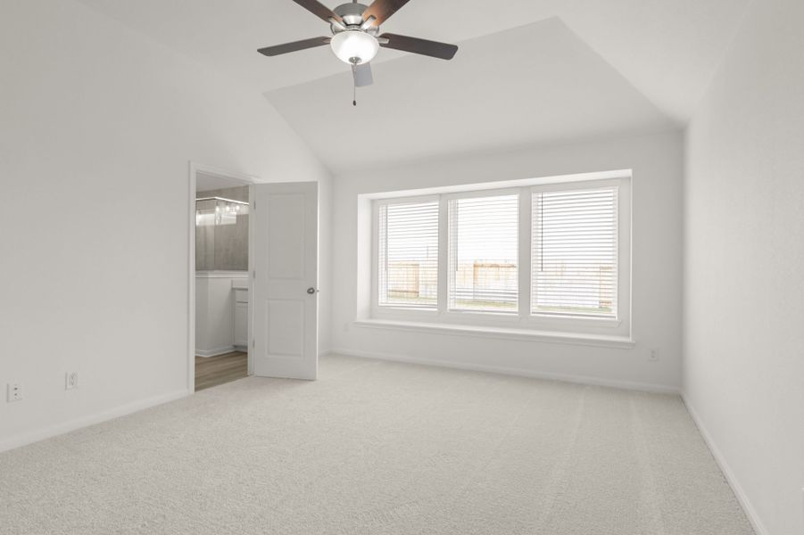 Spacious, unfurnished interior of a new home in Village at Three Oaks, Seguin (Image 26).