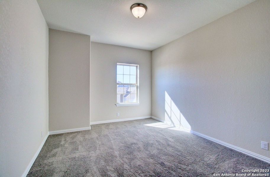 Spacious, unfurnished interior of a new home in Meyer Ranch - Enclave, New Braunfels (Image 18).