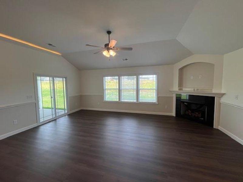 Spacious, unfurnished interior of a new home in Cleveland Meadows, Spartanburg (Image 9).