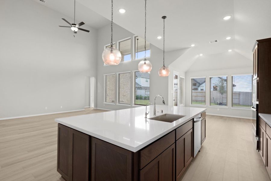 Furnished interior view inside a new home in Valencia 60', Manvel (Image 6).