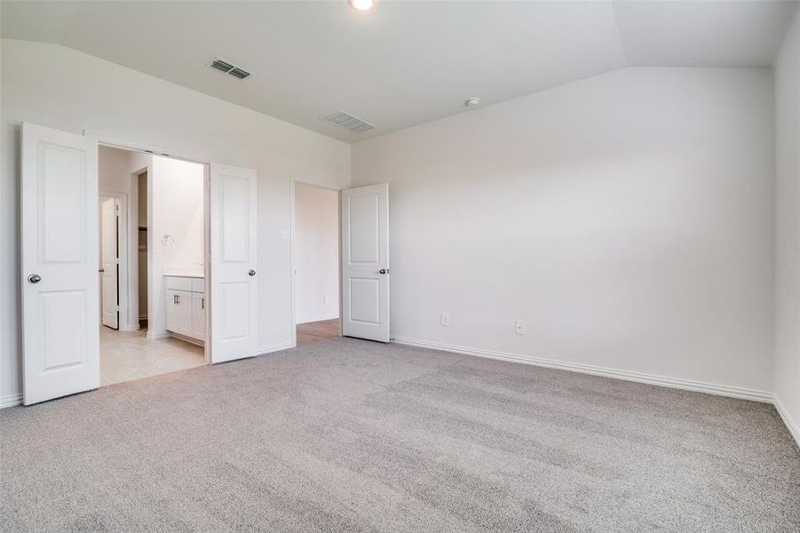 Spacious, unfurnished interior of a new home in River Ridge, Crandall (Image 13).