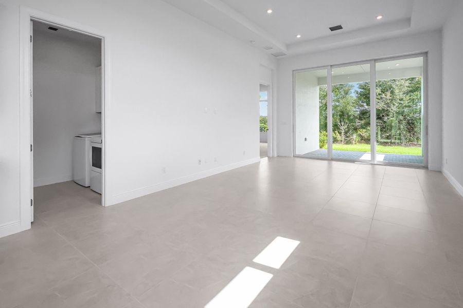 Spacious, unfurnished interior of a new home in Rivella, Port St. Lucie (Image 15).