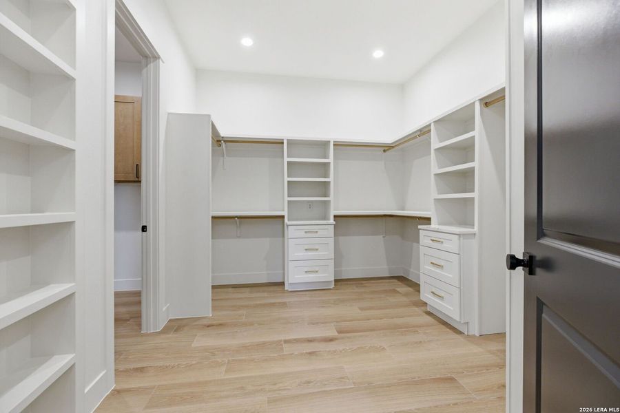 Spacious, unfurnished interior of a new home in , Bulverde (Image 21).