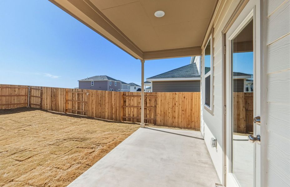 Exterior details and patio area of a home in Sunfield, Buda (Image 27).