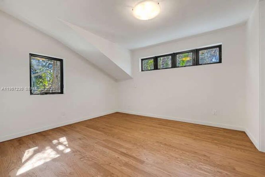 Spacious, unfurnished interior of a new home in , Miami (Image 66).