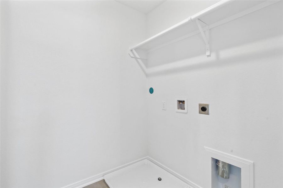 Spacious, unfurnished interior of a new home in Vida Costera, Texas City (Image 19).