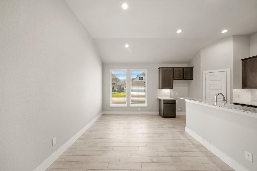 Spacious, unfurnished interior of a new home in Beacon Hill, Waller (Image 7).