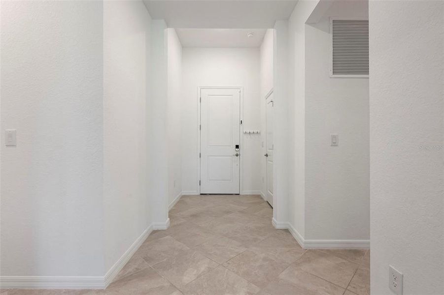 Spacious, unfurnished interior of a new home in , Venice (Image 29).