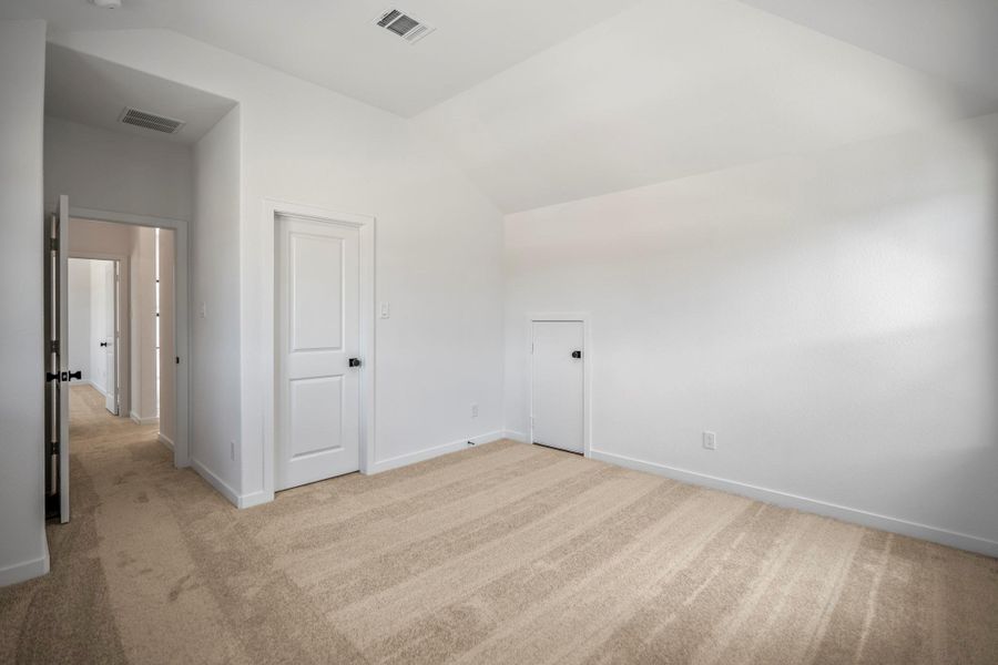 Spacious, unfurnished interior of a new home in Colton, Montgomery (Image 26).