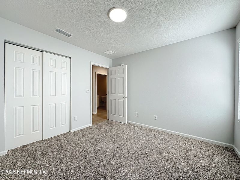 Spacious, unfurnished interior of a new home in , Jacksonville (Image 16).