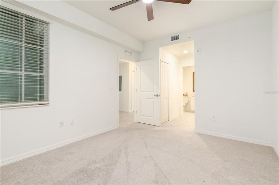 Spacious, unfurnished interior of a new home in , Venice (Image 22).