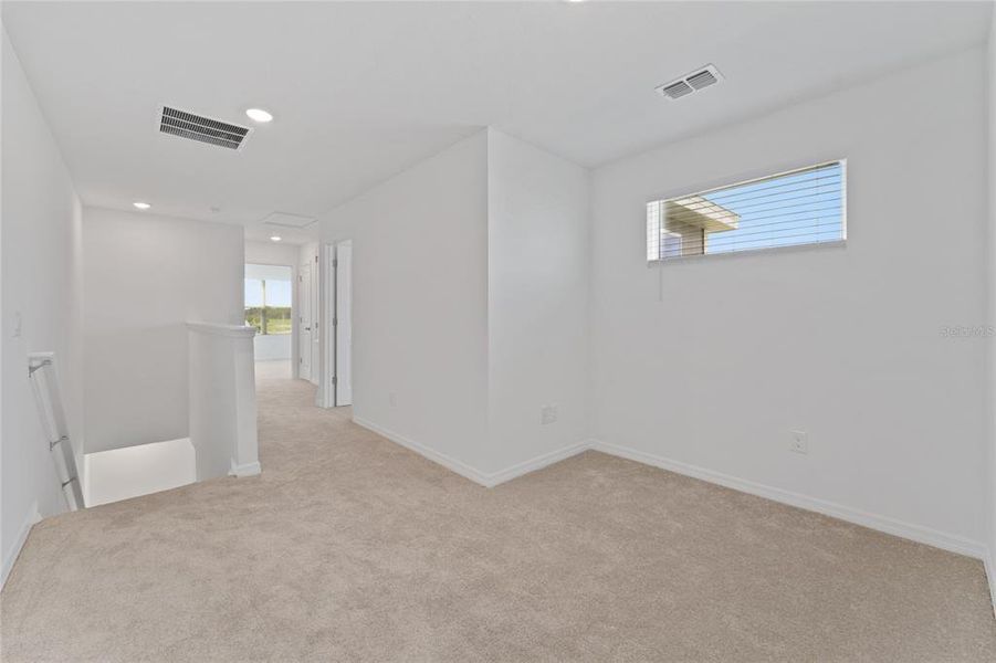 Spacious, unfurnished interior of a new home in , Winter Garden (Image 15).