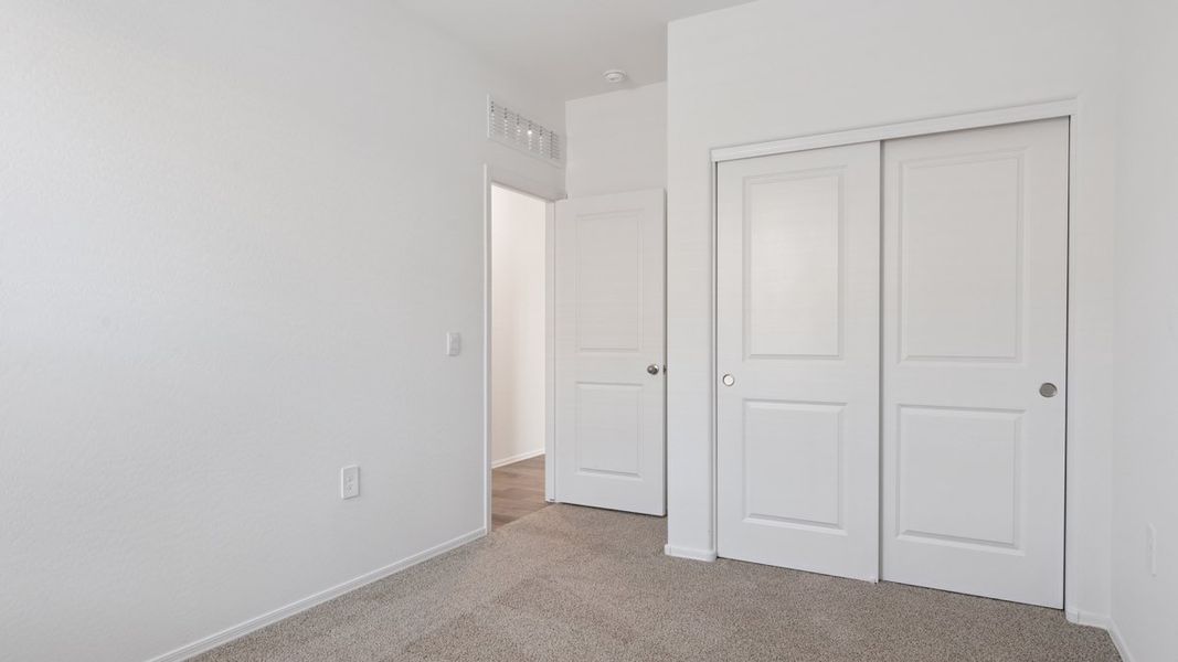 Spacious, unfurnished interior of a new home in Magma Ranch Vistas, Florence (Image 17).