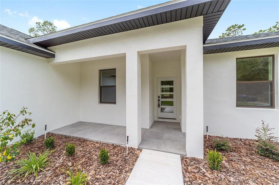 Exterior details and patio area of a home in , Ocala (Image 3).