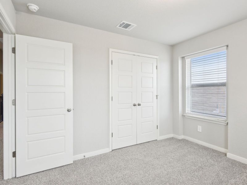 Guest bedroom in the San Jacinto floorplan at a Meritage Homes community.