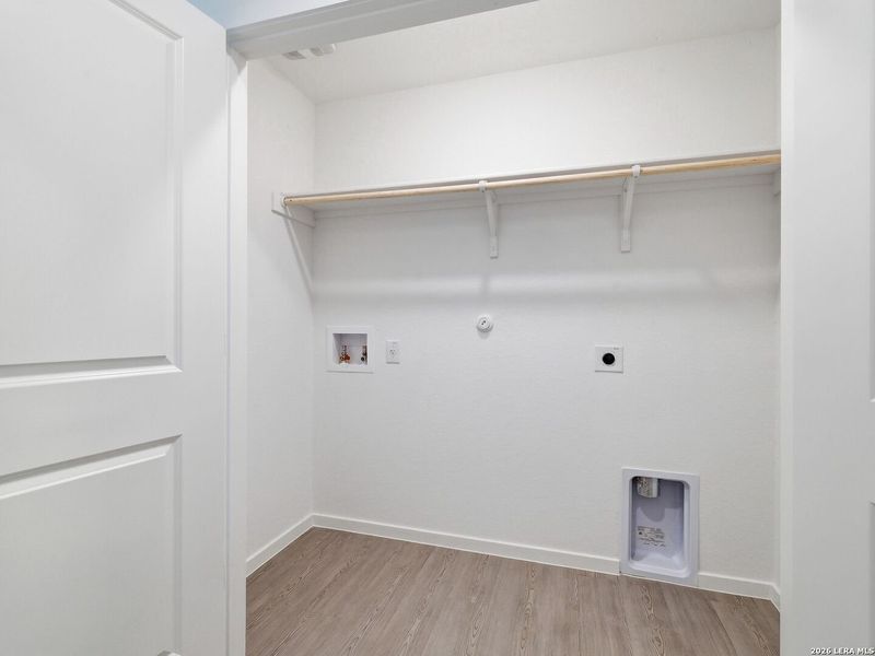 Spacious, unfurnished interior of a new home in Sapphire Grove, San Antonio (Image 14).
