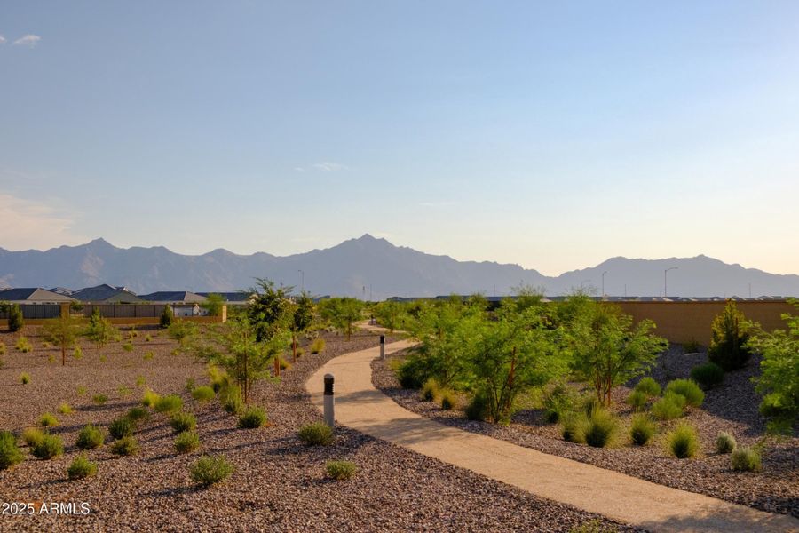 BEAUTIFUL COMMUNITY MOUNTAIN VIEWS