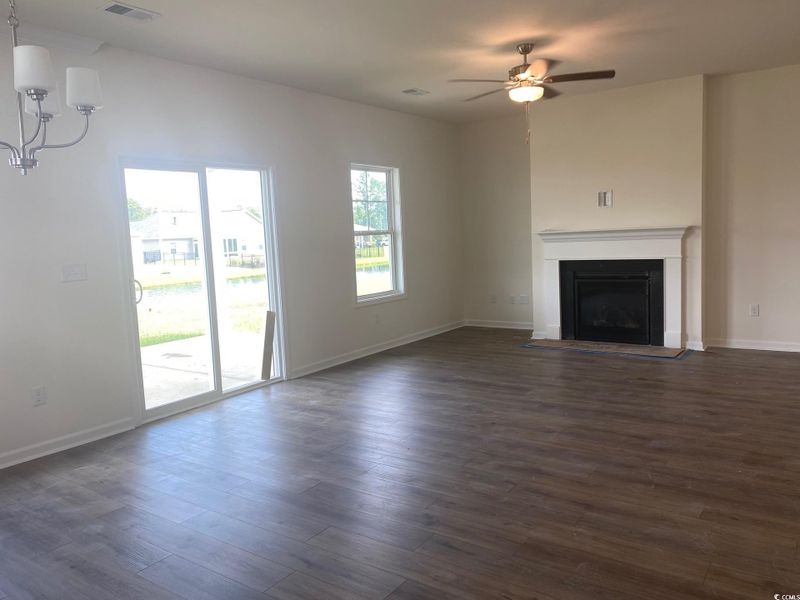 Spacious, unfurnished interior of a new home in Oak Hollow, Longs (Image 9).