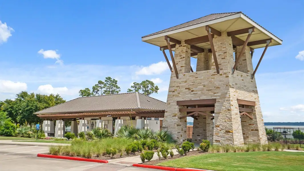 Community amenities in Bridges on Lake Houston Villas, Houston (Image 3).