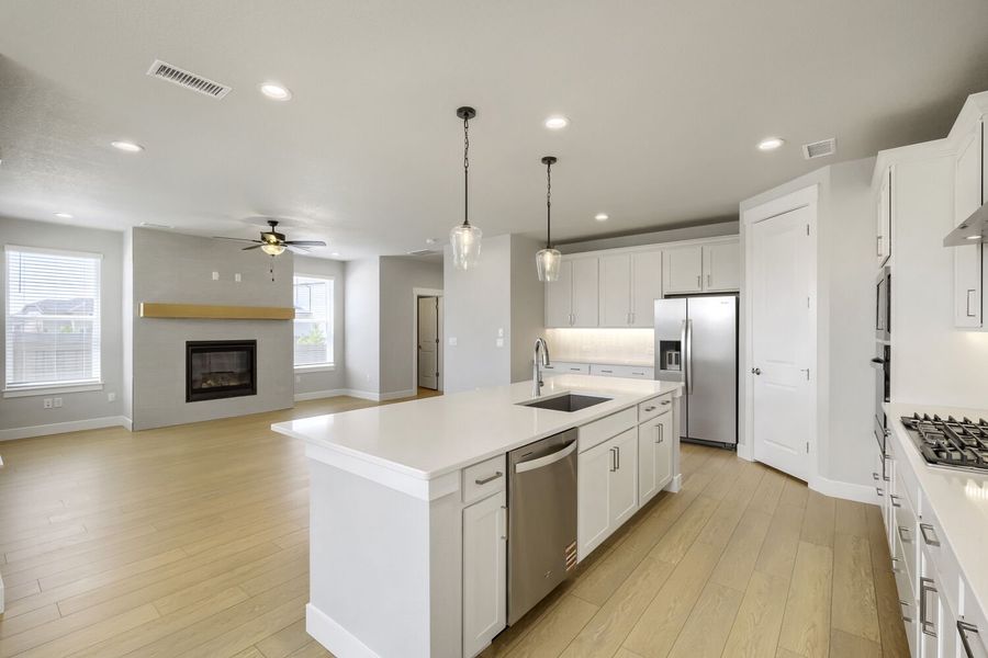 8003 Manor - Kitchen