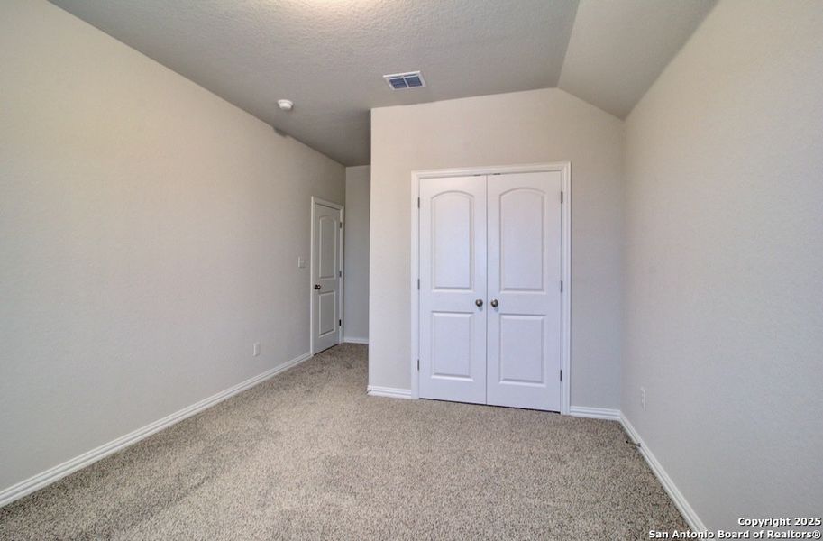 Spacious, unfurnished interior of a new home in Meyer Ranch - Enclave, New Braunfels (Image 21).