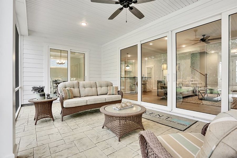 Cooper's Bay, Loggia