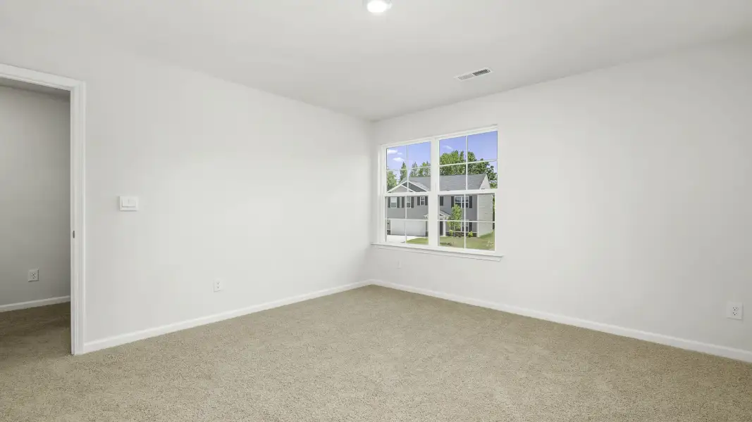 Spacious, unfurnished interior of a new home in Owens Ridge, Lexington (Image 15).