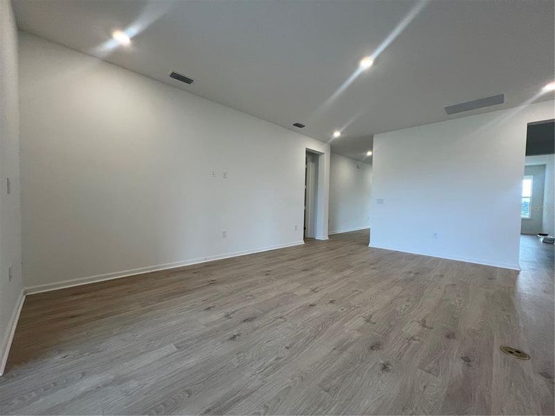 Spacious, unfurnished interior of a new home in Hills of Minneola, Minneola (Image 17).