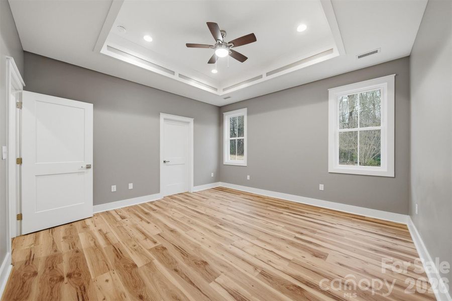 Spacious, unfurnished interior of a new home in , Maiden (Image 19).