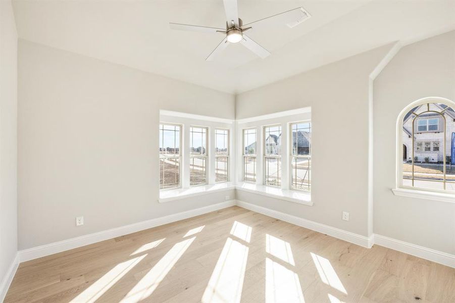 Spacious, unfurnished interior of a new home in Sunrise at Garden Valley, Waxahachie (Image 35).