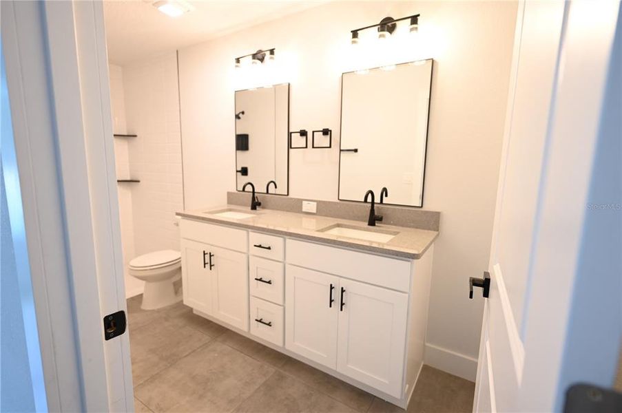 Furnished interior view inside a new home in , Dunnellon (Image 5).