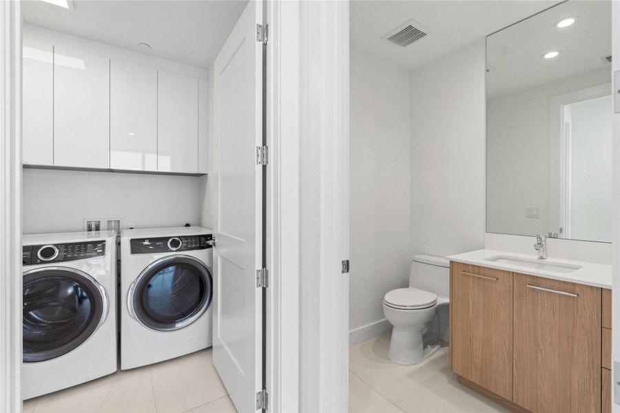 Furnished interior view inside a new home in , Fort Lauderdale (Image 47).