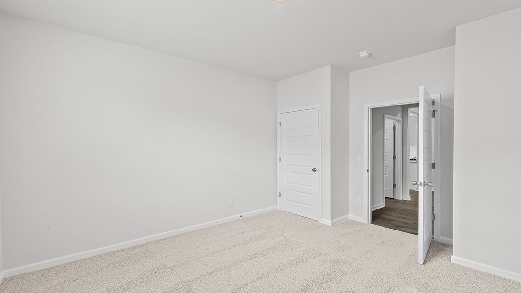 Spacious, unfurnished interior of a new home in Highland Hills, Graniteville (Image 32).