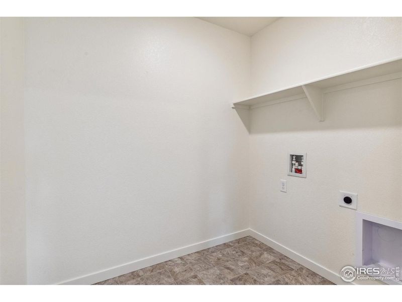 Spacious, unfurnished interior of a new home in Ridge at Johnstown, Johnstown (Image 22).