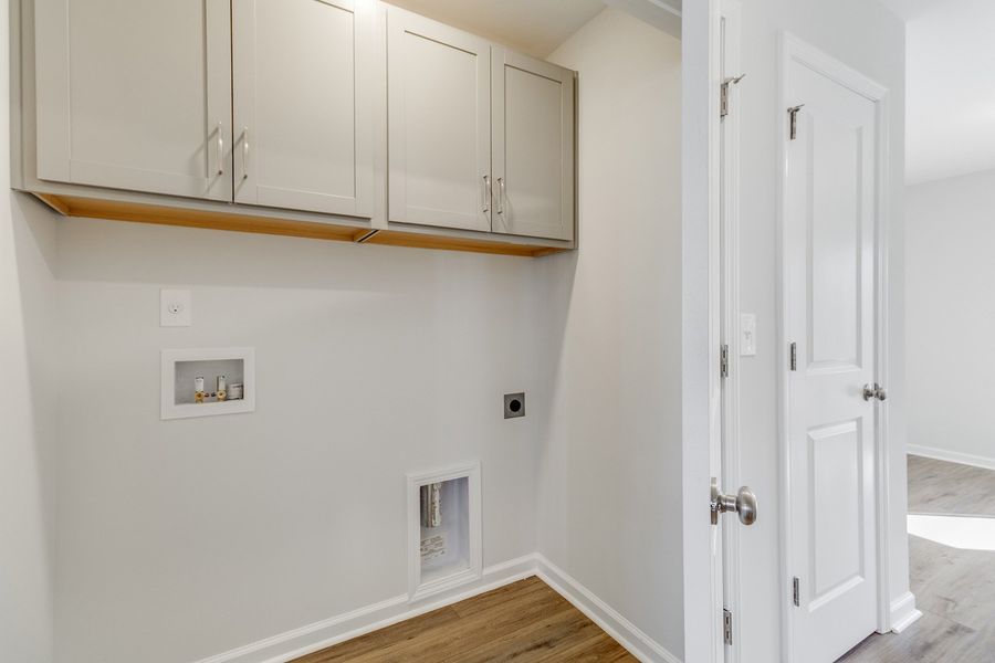 Spacious, unfurnished interior of a new home in Astoria, Columbia (Image 20).