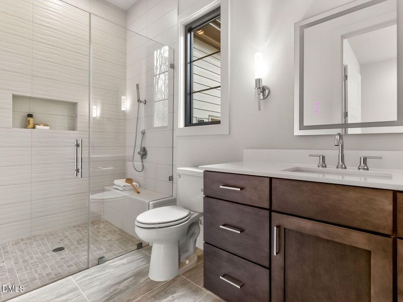 042-1280x960-in-law-suite-bathroom